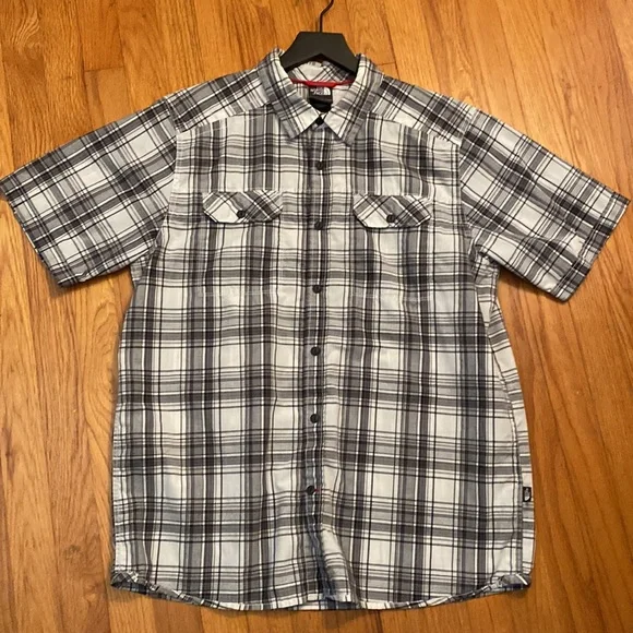 The North Face Short Sleeve - Picture 2 of 13
